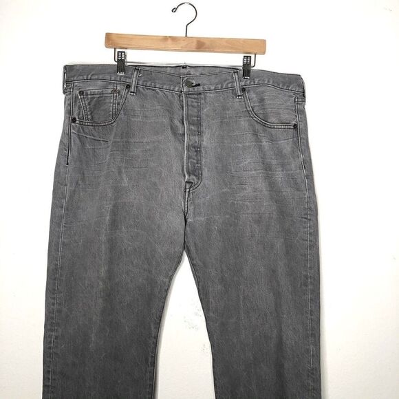 Levi's Mens 501 Jeans Size 42 x 30 Straight Leg Gray Denim 100% Cotton - Picture 3 of 9